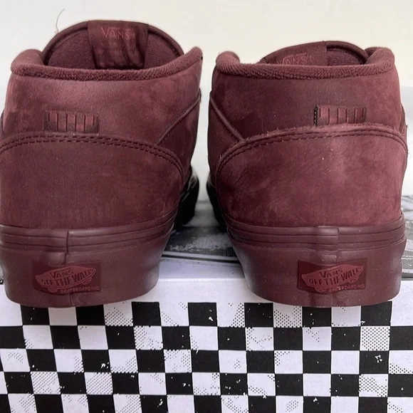 Vans Men’s Skate Half Cab Mono Chocolate
VN0ASFCDCHC
Sneakers - Picture 4 of 16